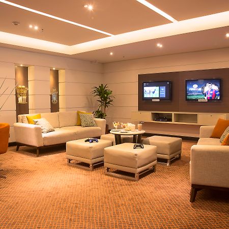 Hotel Dann Carlton Богота Екстериор снимка The lounge at the airport