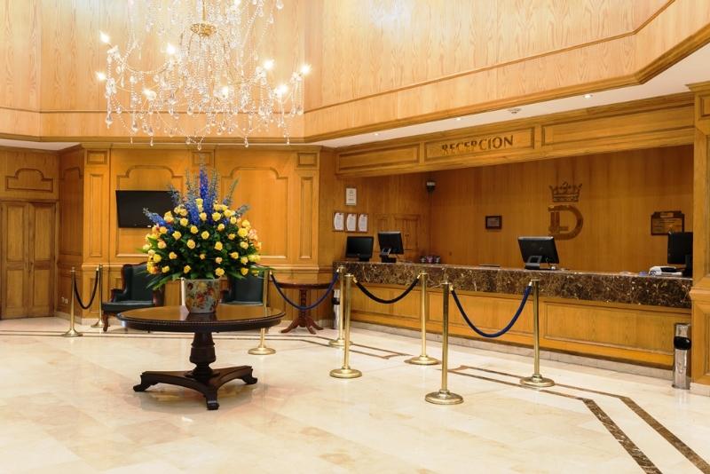 Hotel Dann Carlton Богота Интериор снимка Reception desk at the Royal Garden Hotel