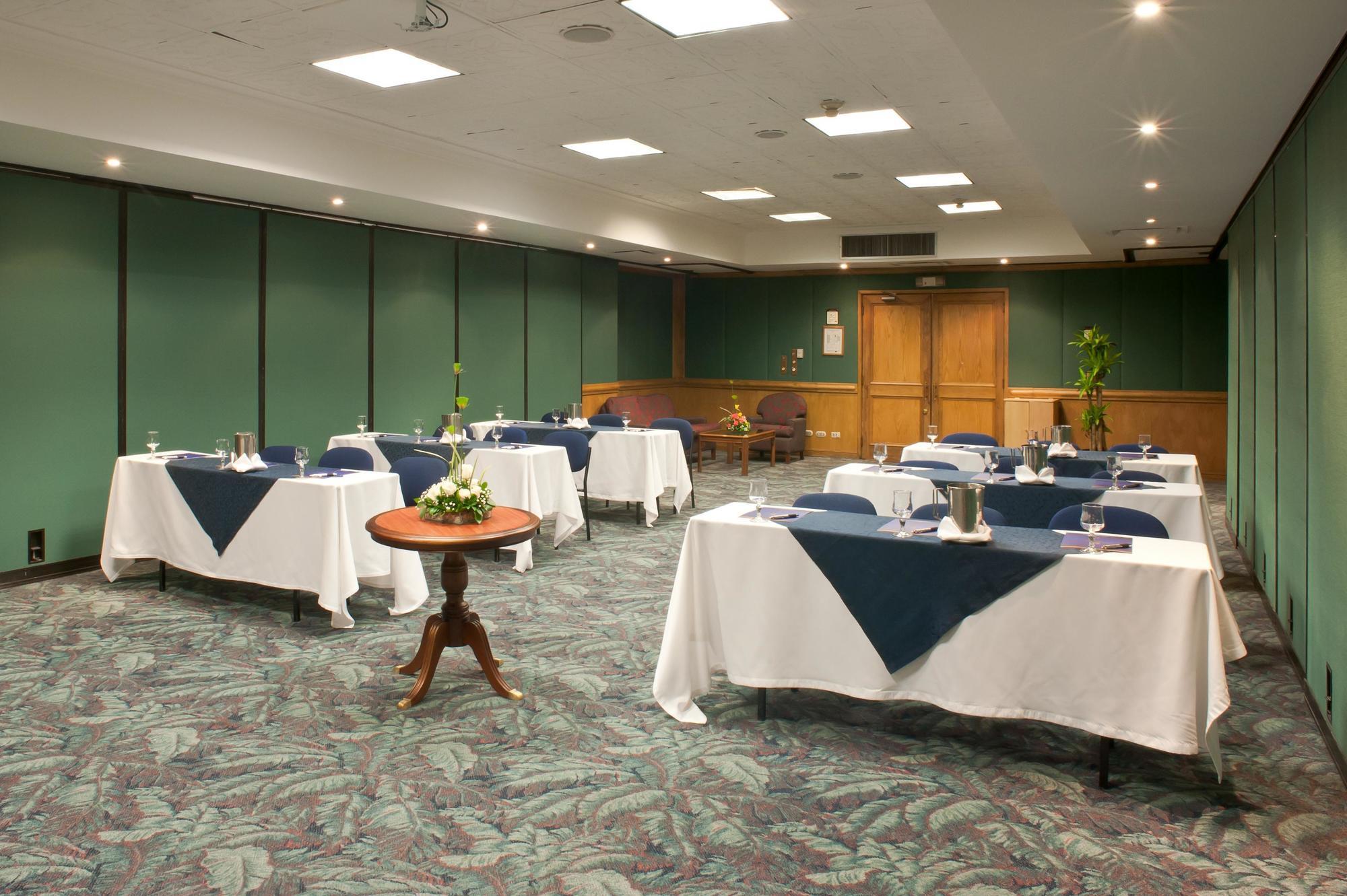 Hotel Dann Carlton Богота Екстериор снимка Meeting room